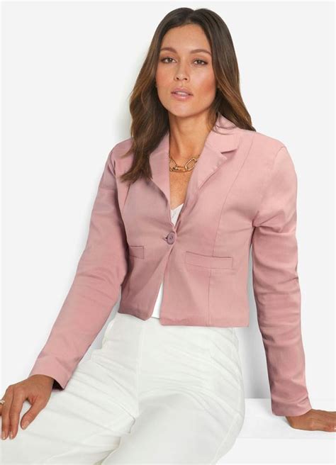 Blazer curto: conheça essa nova tendência .